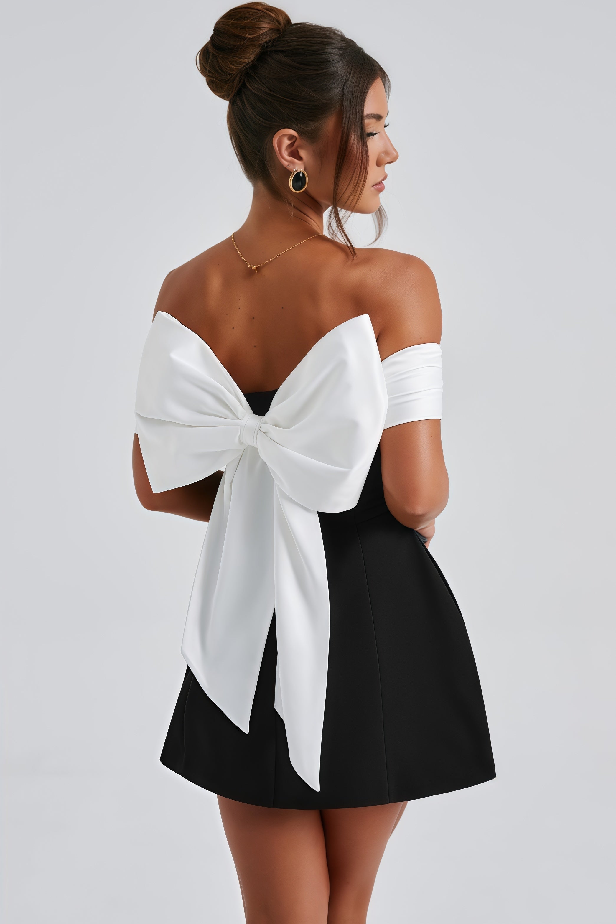 Robe Mini Élégante Della