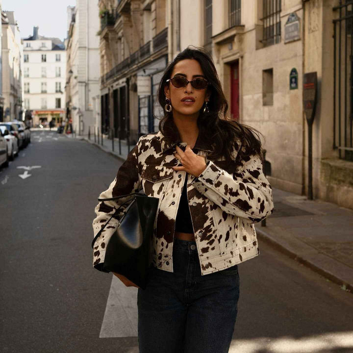 Veste à col cranté imprimé vache avec boutons pression stylés