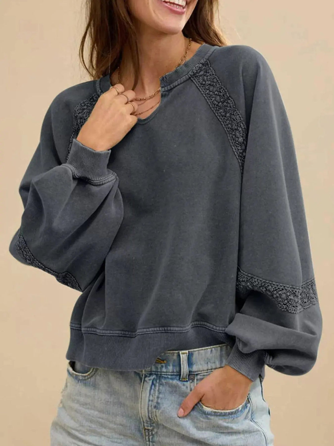 Sweatshirt Douillet à Détails en Dentelle pour un Look Chic Décontracté