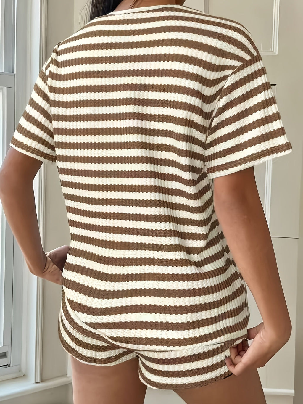 Ensemble décontracté t-shirt à col rond rayé et short