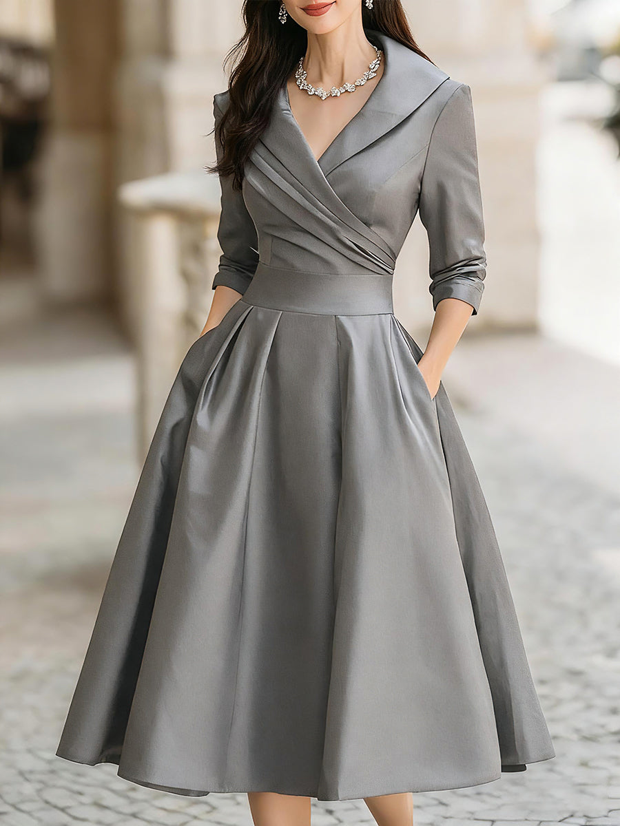 Robe midi en satin vintage avec col drapé