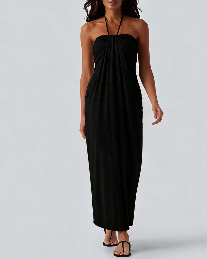 Robe maxi à col halter présentée sous un angle latéral