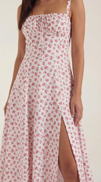 Robe midi fleurie pour femmes, idéale pour les invitées de mariage