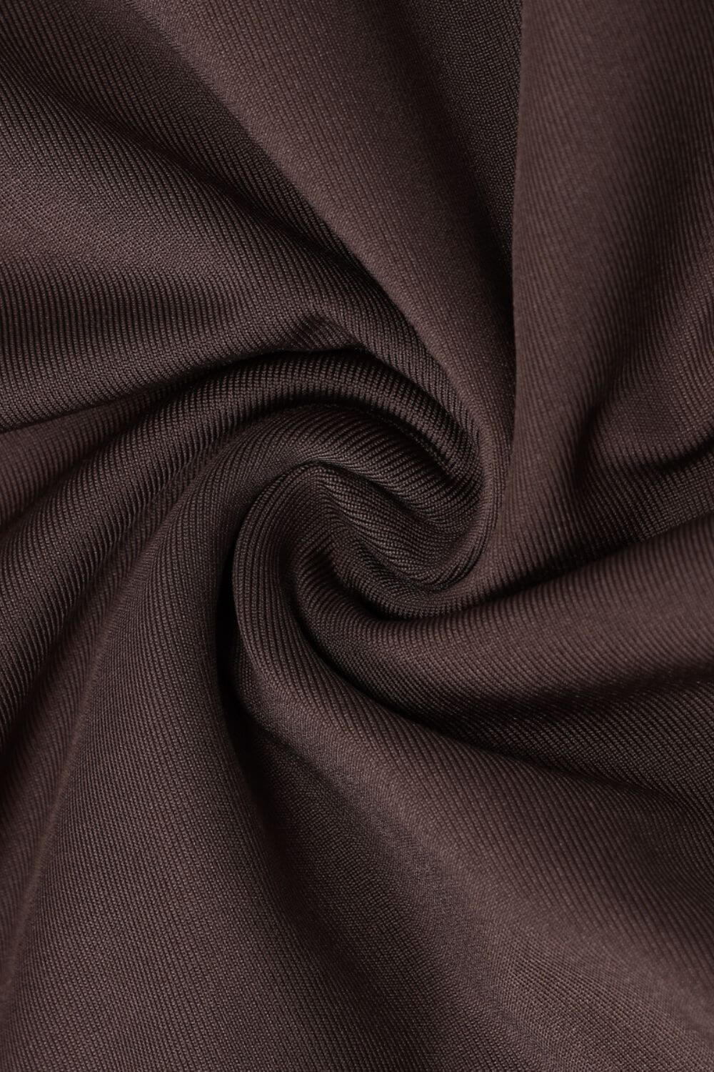 Robe courte asymétrique drapée à une épaule
