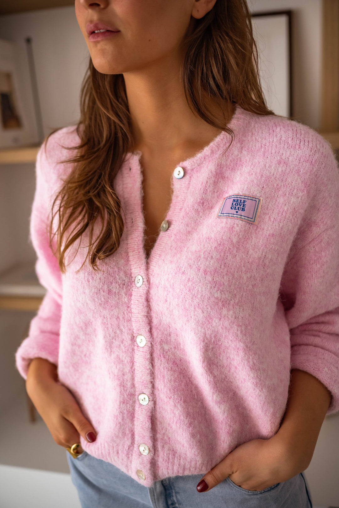Cardigan matelassé chic rose pour looks superposés