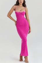 Robe midi moulante en dentelle femme en tenue de soirée