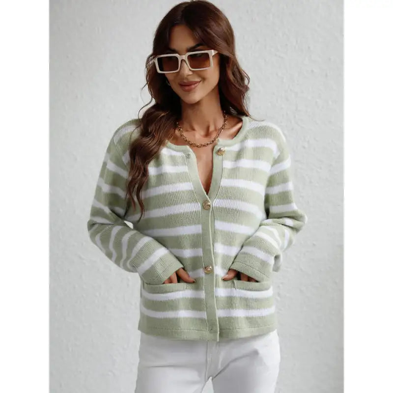 Pull en maille chunky confortable avec boutons et poches latérales