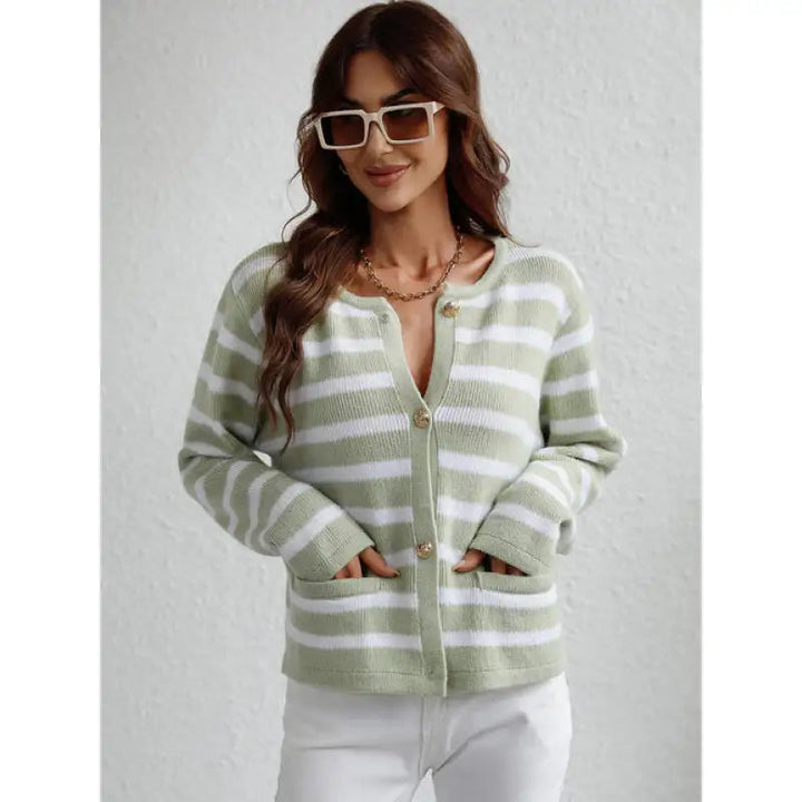 Pull en maille chunky confortable avec boutons et poches latérales