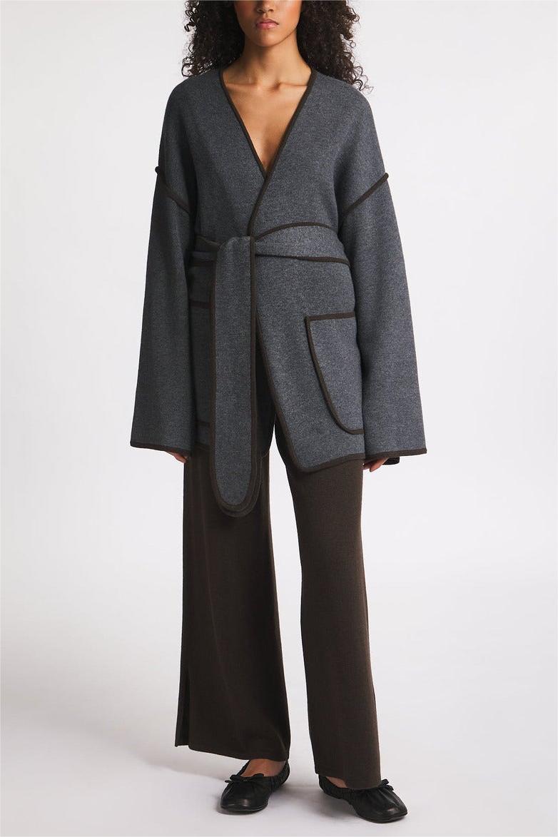 Manteau en laine confortable à épaules tombantes avec taille ceinturée