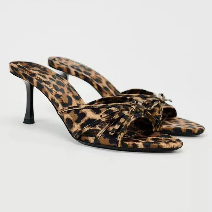Isabelle Moreau® | Elegante Leopardenmuster-High-Heels mit Riemen