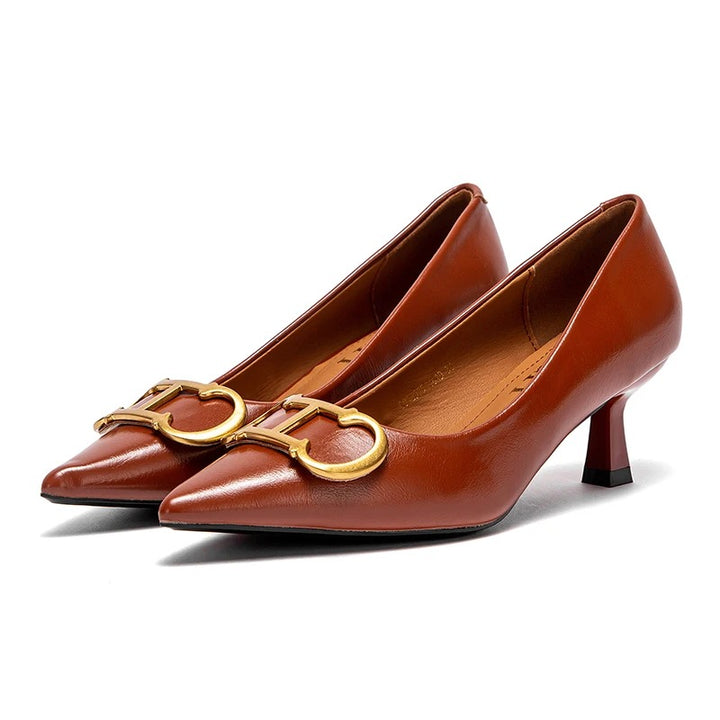 Isabelle Moreau® | Glänzende Kitten Heels mit Goldschnalle