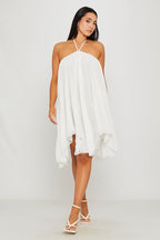 Robe courte asymétrique en chiffon blanc avec dos nu pour femmes