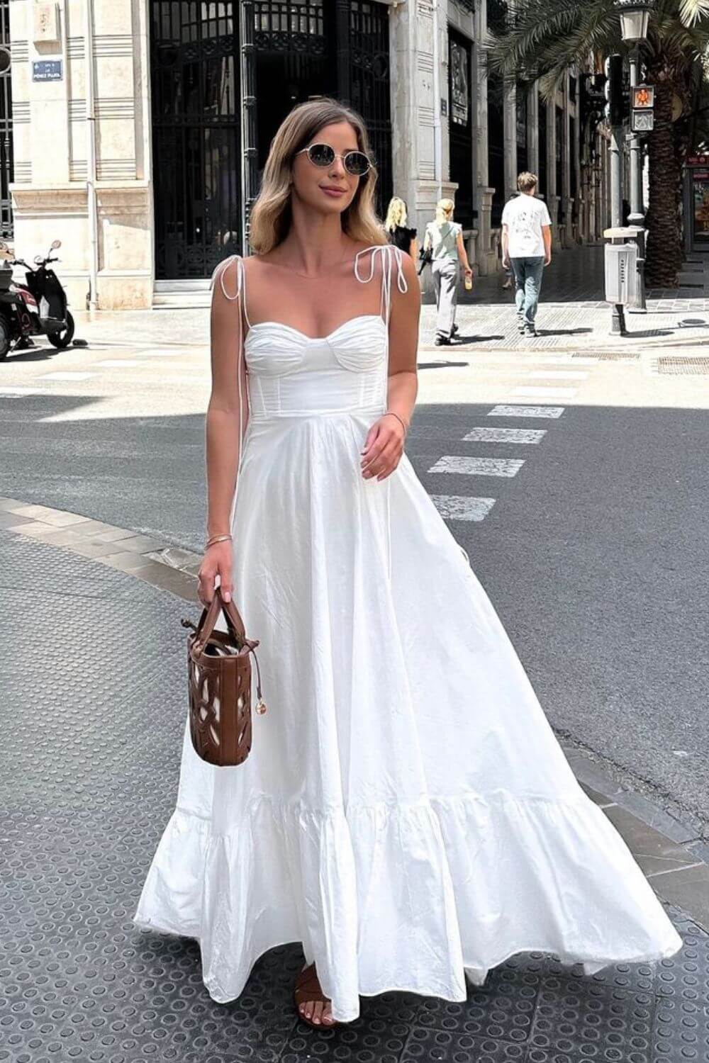 Robe longue blanche en polyester longueur cheville