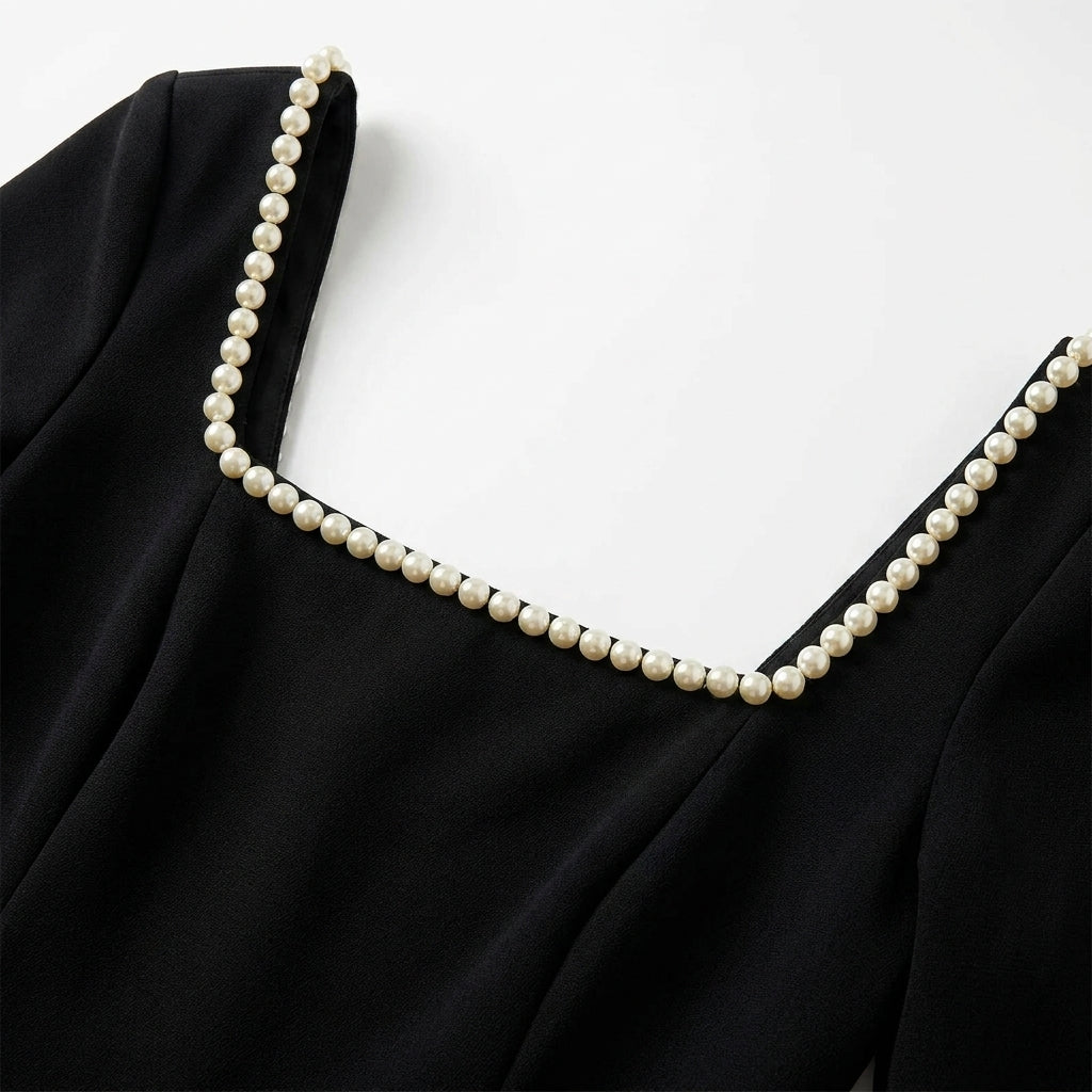 Robe cocktail courte à manches longues avec bordure de perles