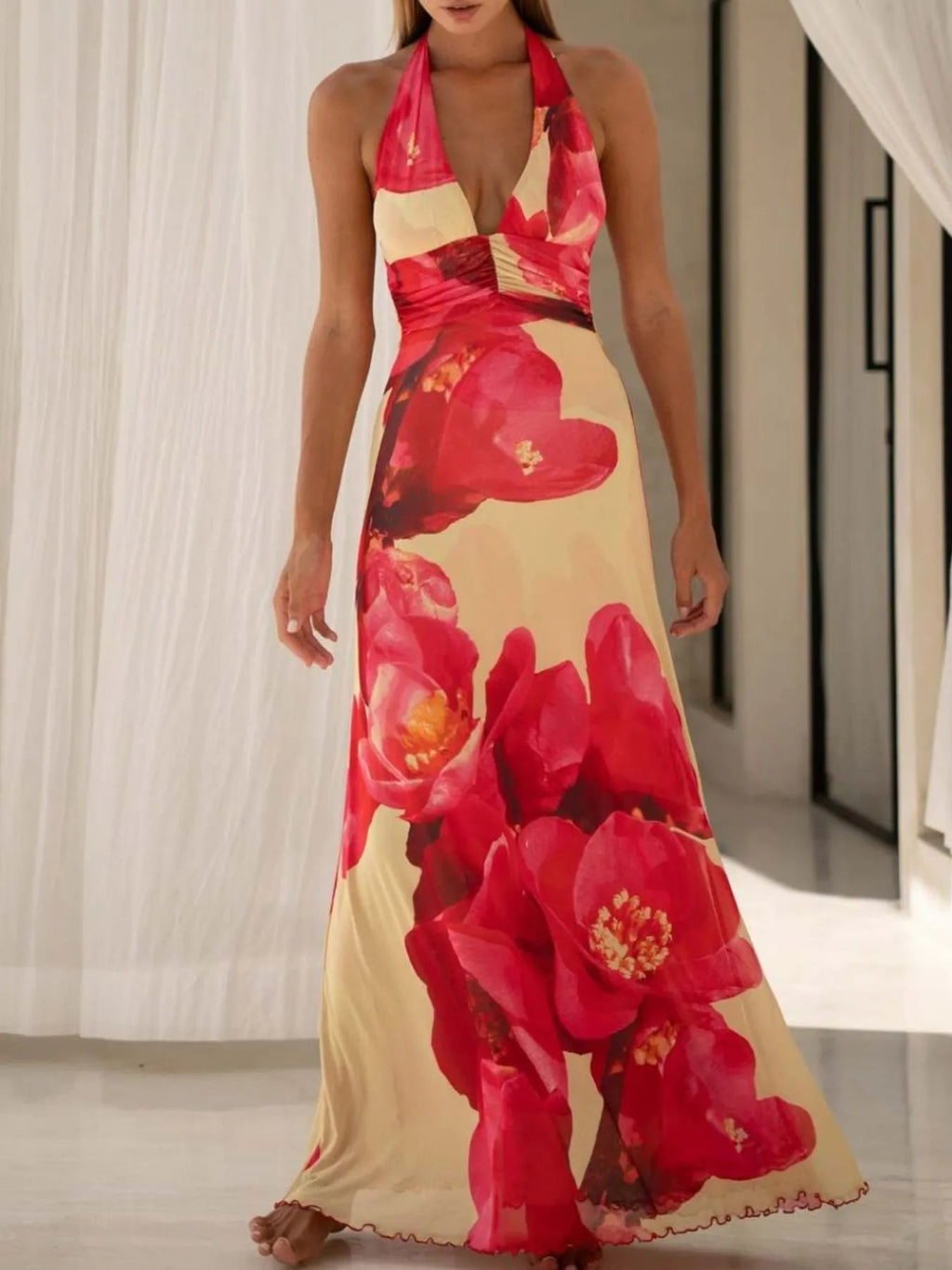 Robe longue froncée à col halter imprimé floral