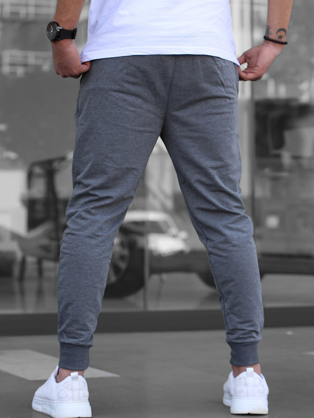 Silhouette complète avec pantalon de jogging homme toucher doux