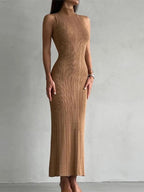 Robe midi sans manches en maille côtelée douce pour femme