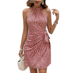 Robe courte plissée à col licou floral avec fermeture éclair
