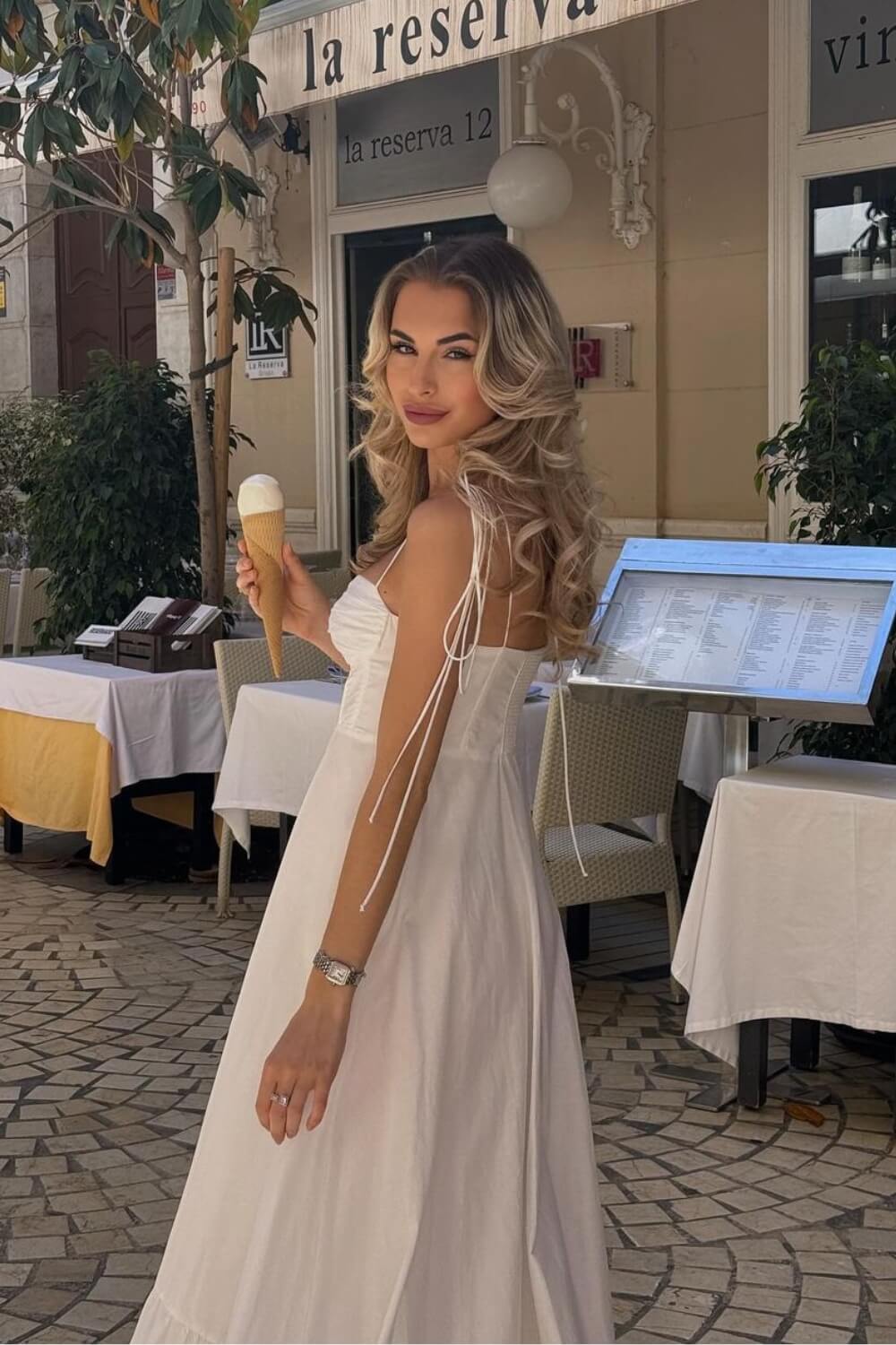 Robe longue blanche en polyester longueur cheville
