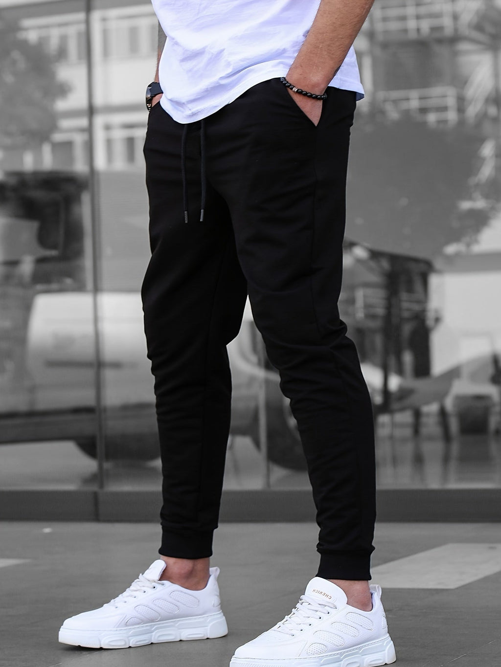Pantalon de jogging homme toucher doux coupe fuselée, vue de dos