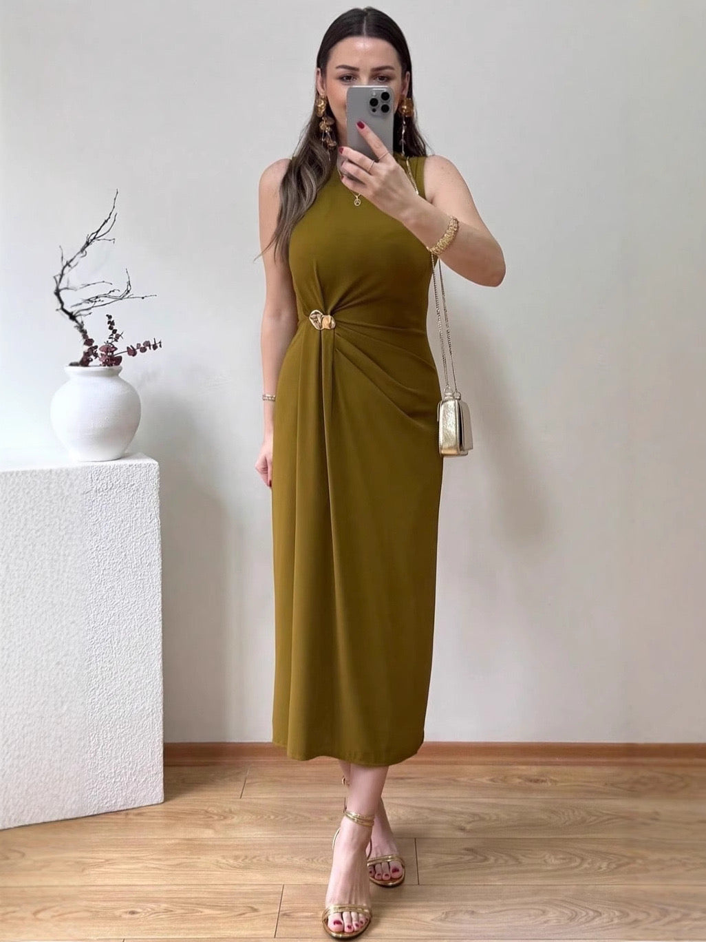 Robe maxi fendue sans manches en mélange de polyester olive