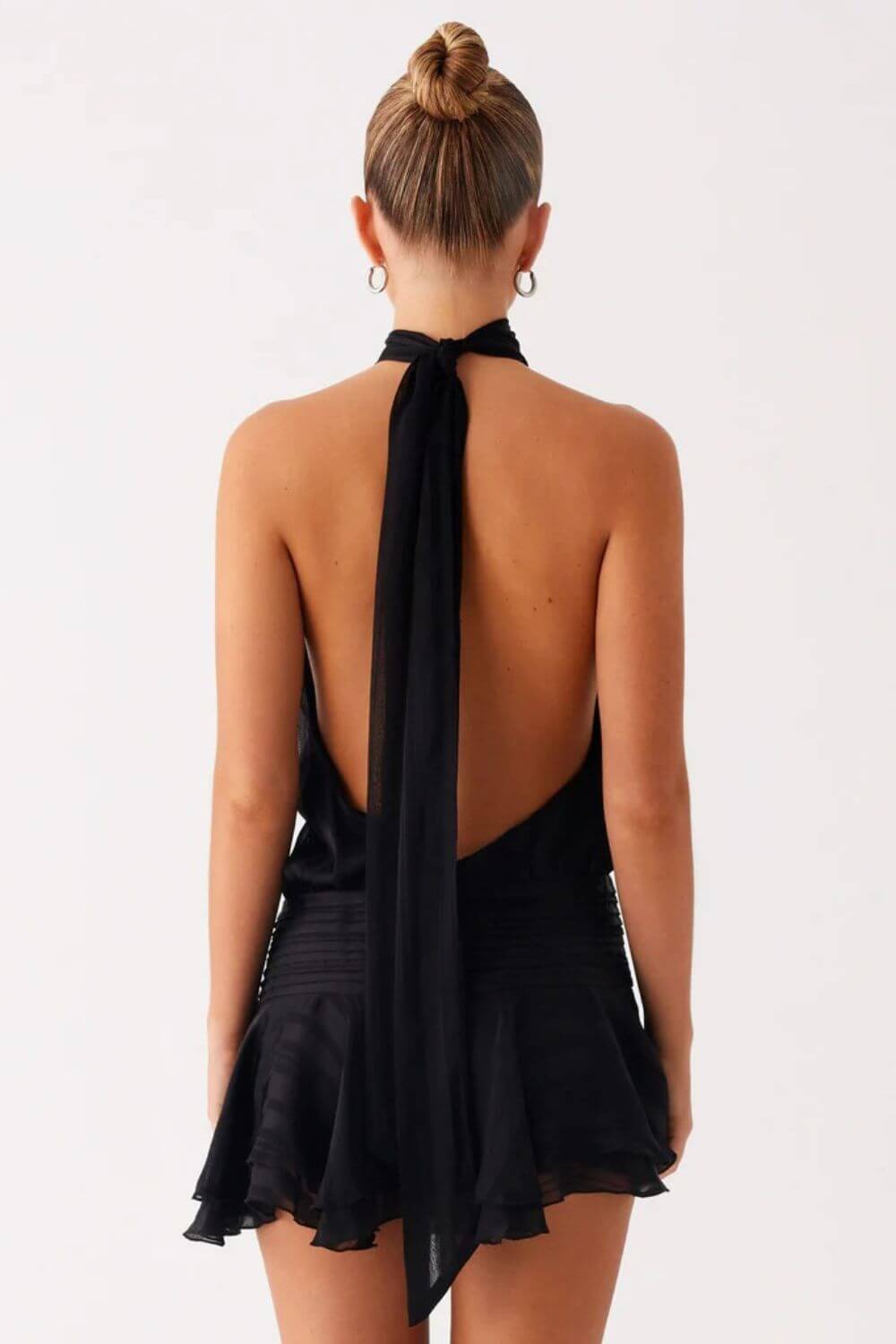 Robe courte drapée en satin avec col