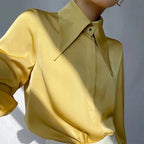 Chemisier en satin uni pour femmes avec col moderne et poignets à boutons