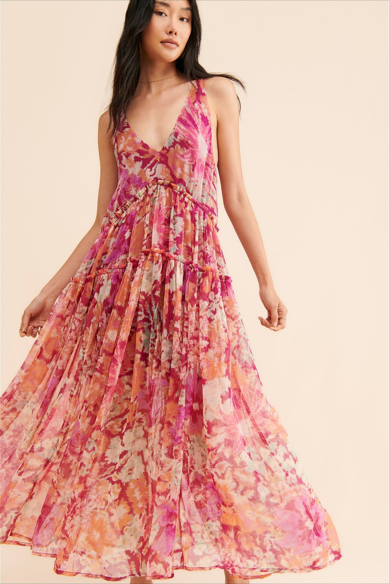 Robe maxi fleurie sans manches avec col V vue de face