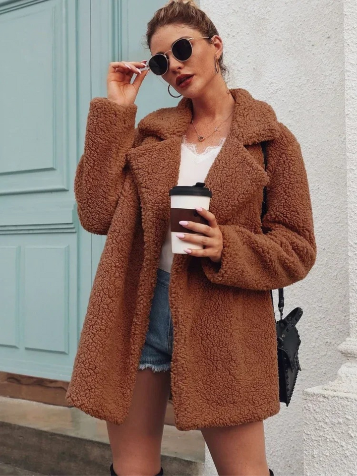 Manteau Court en Peluche Teddy Douillet avec Col Revers