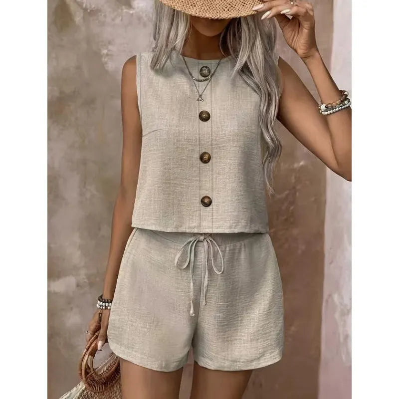 Ensemble femme texturé à boutons porté en silhouette complète