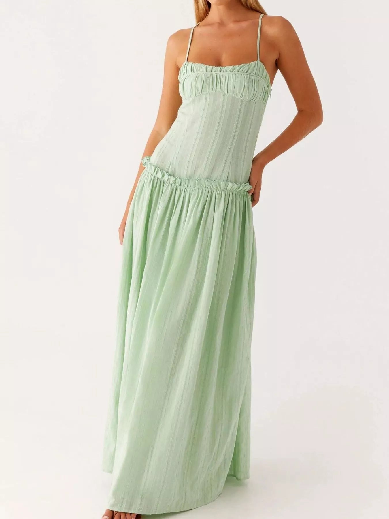 Robe longue à bretelles spaghetti avec volant et smocks