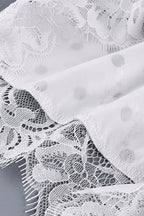 Vue latérale du short femme à pois avec dentelle
