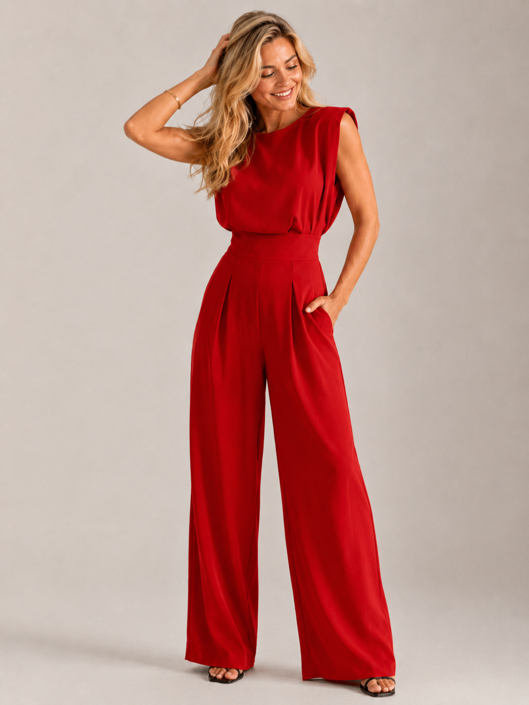 Combinaison femme sans manches élégante avec jambes larges