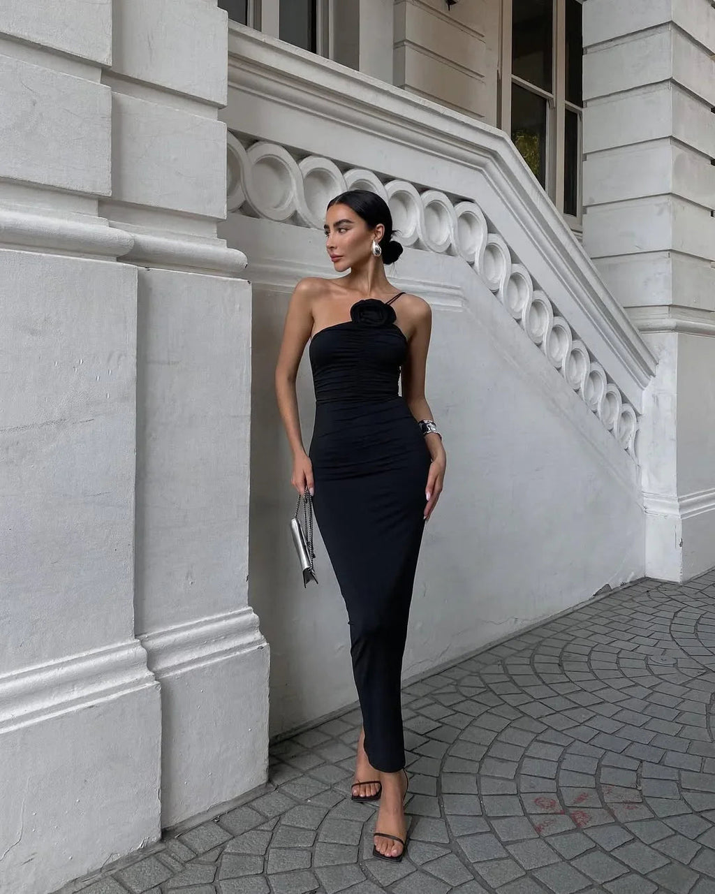 Robe longue noire élégante sans manches pour femme