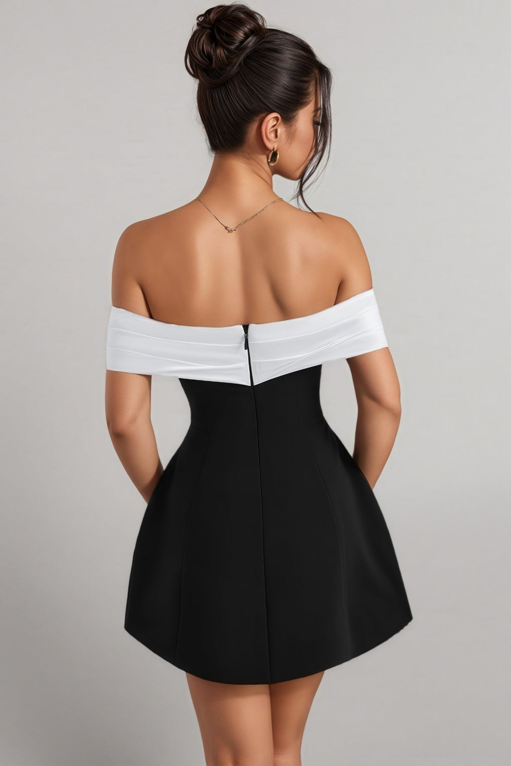 Robe Mini Élégante Della