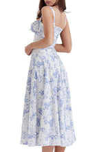 Robe moulante bustier à fleurs et taille découverte