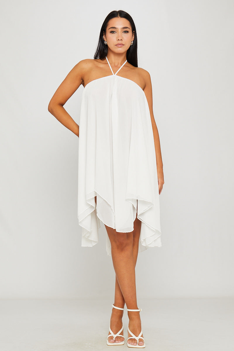 Robe courte asymétrique en chiffon blanc avec dos nu pour femmes