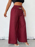 Pantalon femme taille haute large présenté sur mannequin