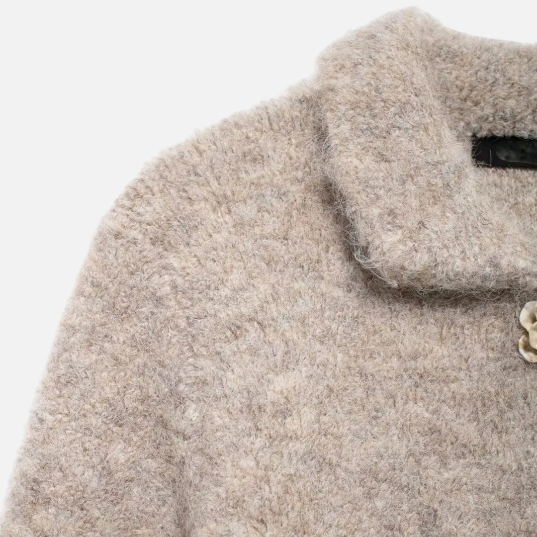 Cardigan tricots fleuris douillet pour un style automnal chic