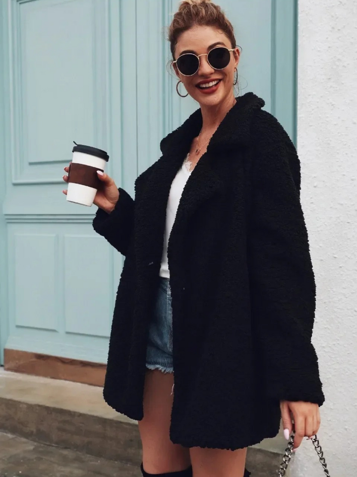 Manteau Court en Peluche Teddy Douillet avec Col Revers