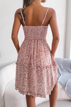 Dos nu de la robe midi fleurie femme avec lien au cou