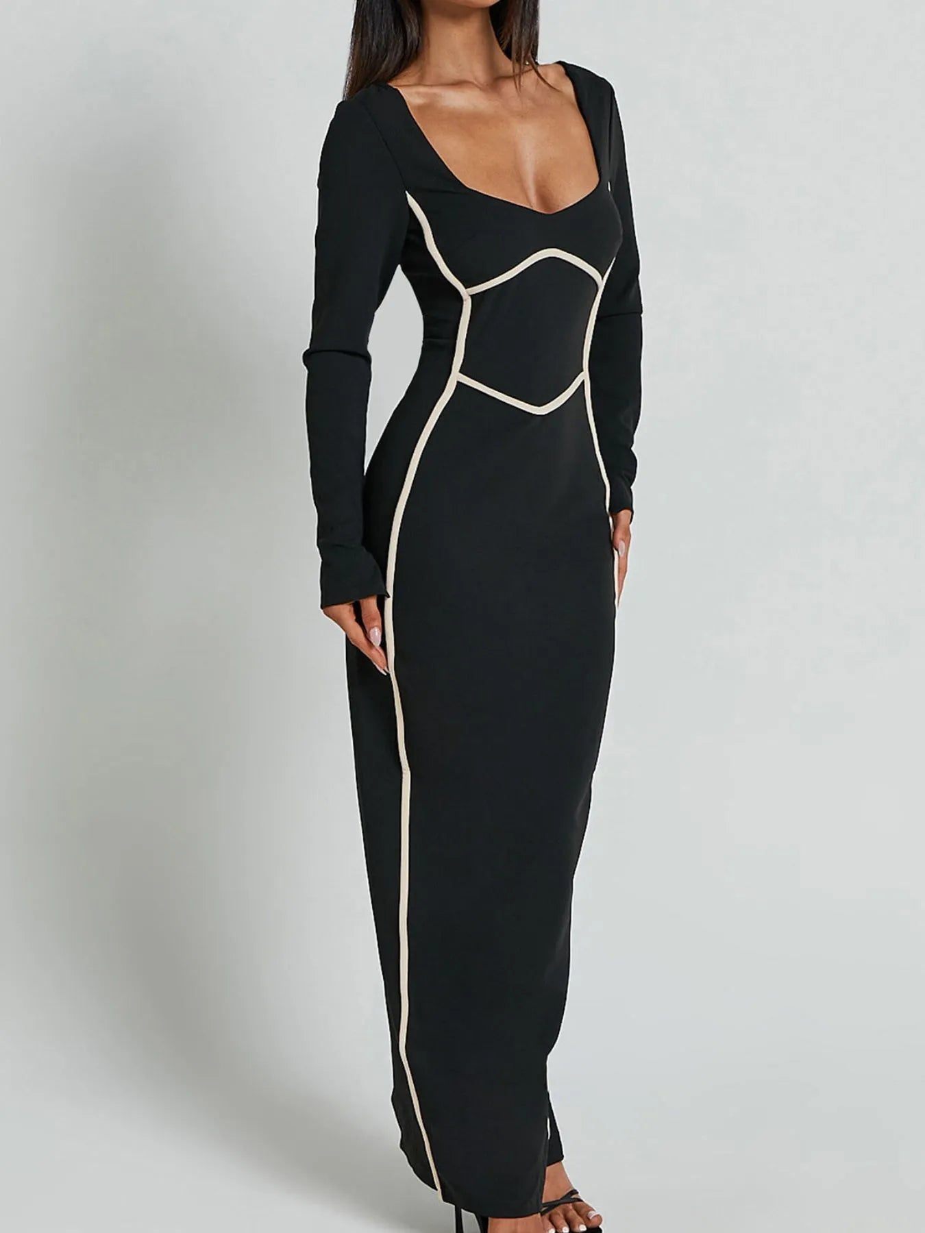 Robe maxi moulante à manches longues avec bordure contrastée