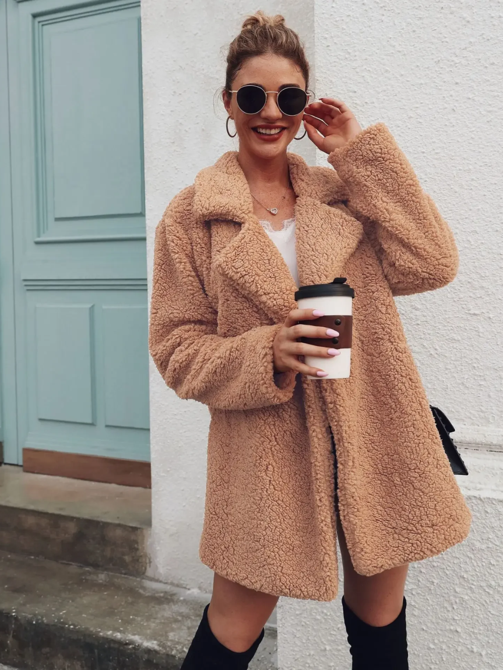 Manteau Court en Peluche Teddy Douillet avec Col Revers