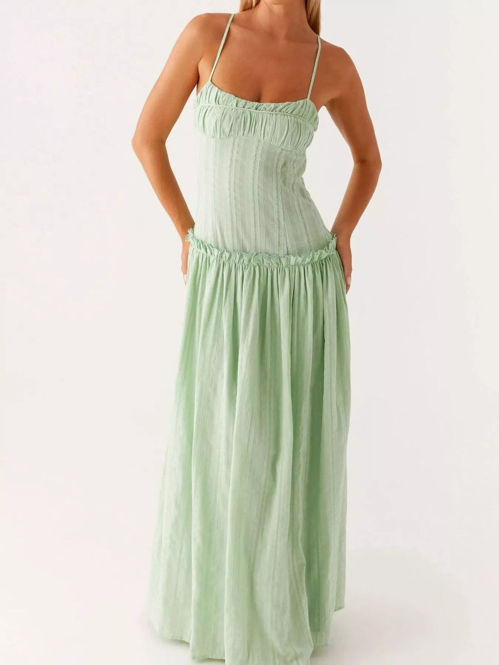 Robe longue à bretelles spaghetti avec volant et smocks