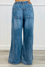Vue du jean femme délavé à taille haute avec ceinture élastique et cordon