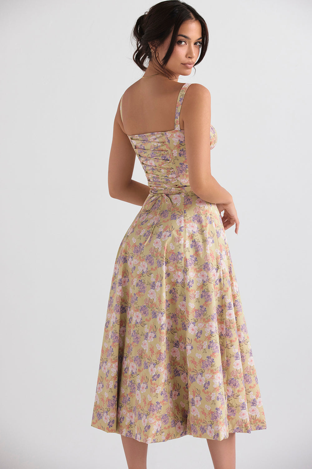 Robe moulante bustier à fleurs et taille découverte