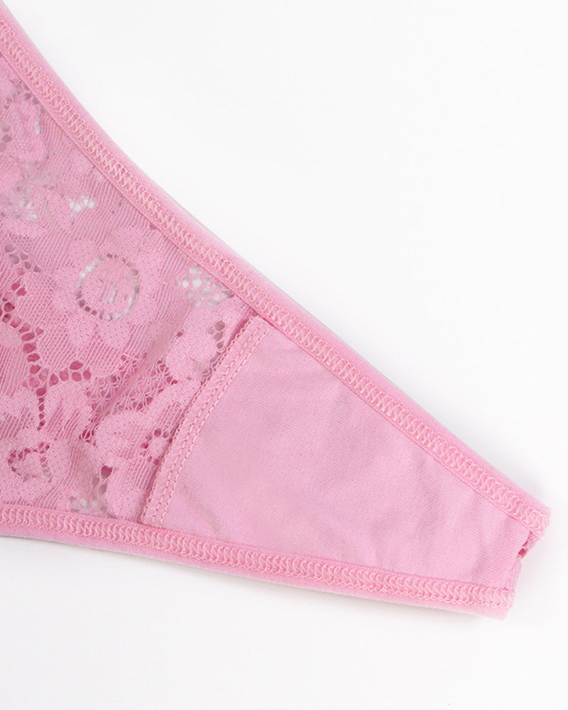 String sexy en dentelle avec nœud