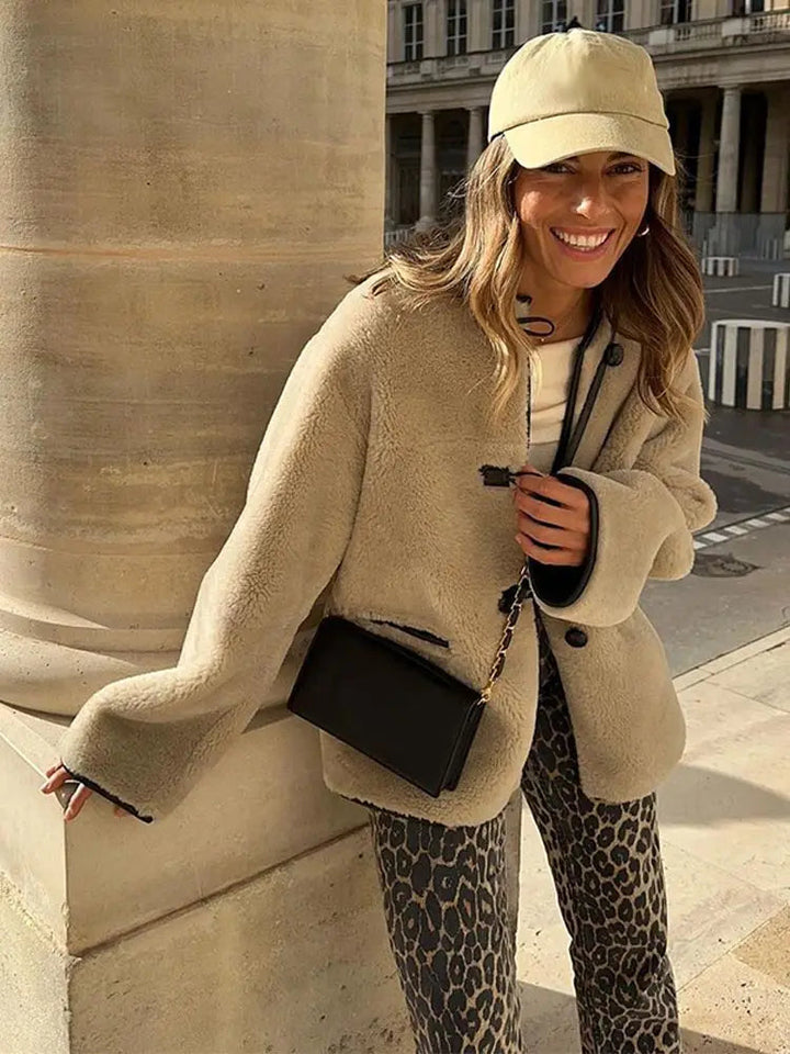 Manteau long douillet et duveteux pour un style hivernal chic