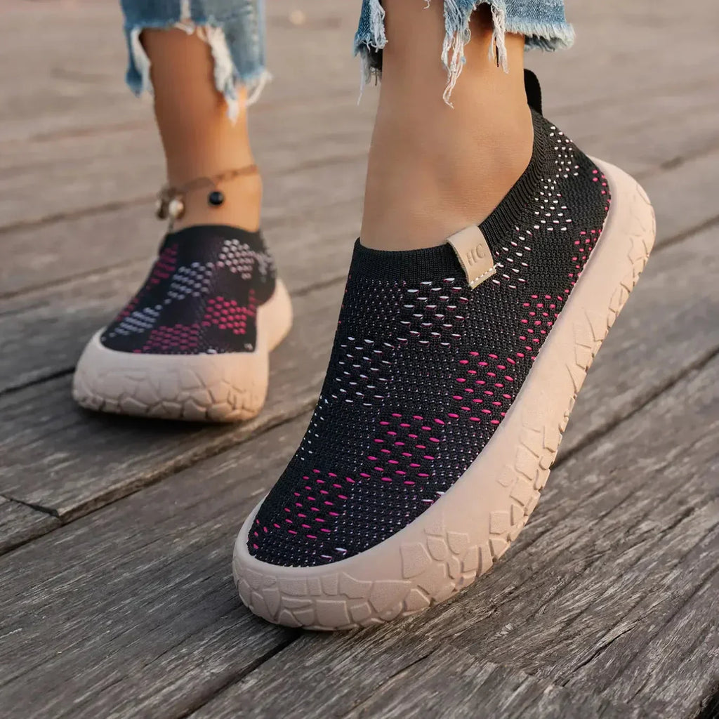 Vue arrière des baskets slip-on femme avec talon bas et finition en maille