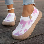 Paire de baskets femme en maille respirante présentée sur fond uni